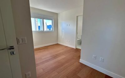 Apartamento com 307m², 4 dormitórios, 4 suítes, 3 vagas, no bairro Pioneiros em Balneário Camboriú para Comprar