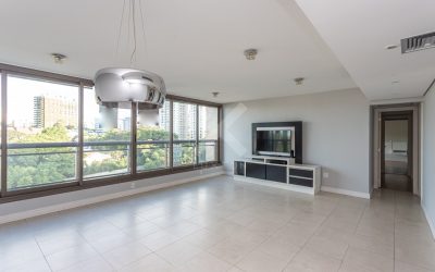 Apartamento com 130m², 3 dormitórios, 1 suíte, 2 vagas, no bairro Três Figueiras em Porto Alegre para Comprar ou Alugar