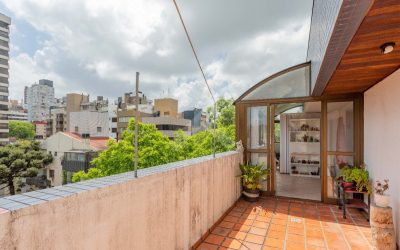 Cobertura com 140m², 2 dormitórios, 1 suíte, 2 vagas, no bairro Petrópolis em Porto Alegre para Comprar