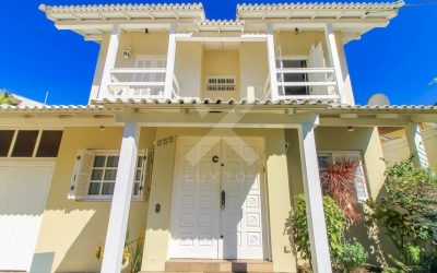 Casa com 600m², 4 dormitórios, 1 suíte, no bairro Chácara das Pedras em Porto Alegre para Comprar